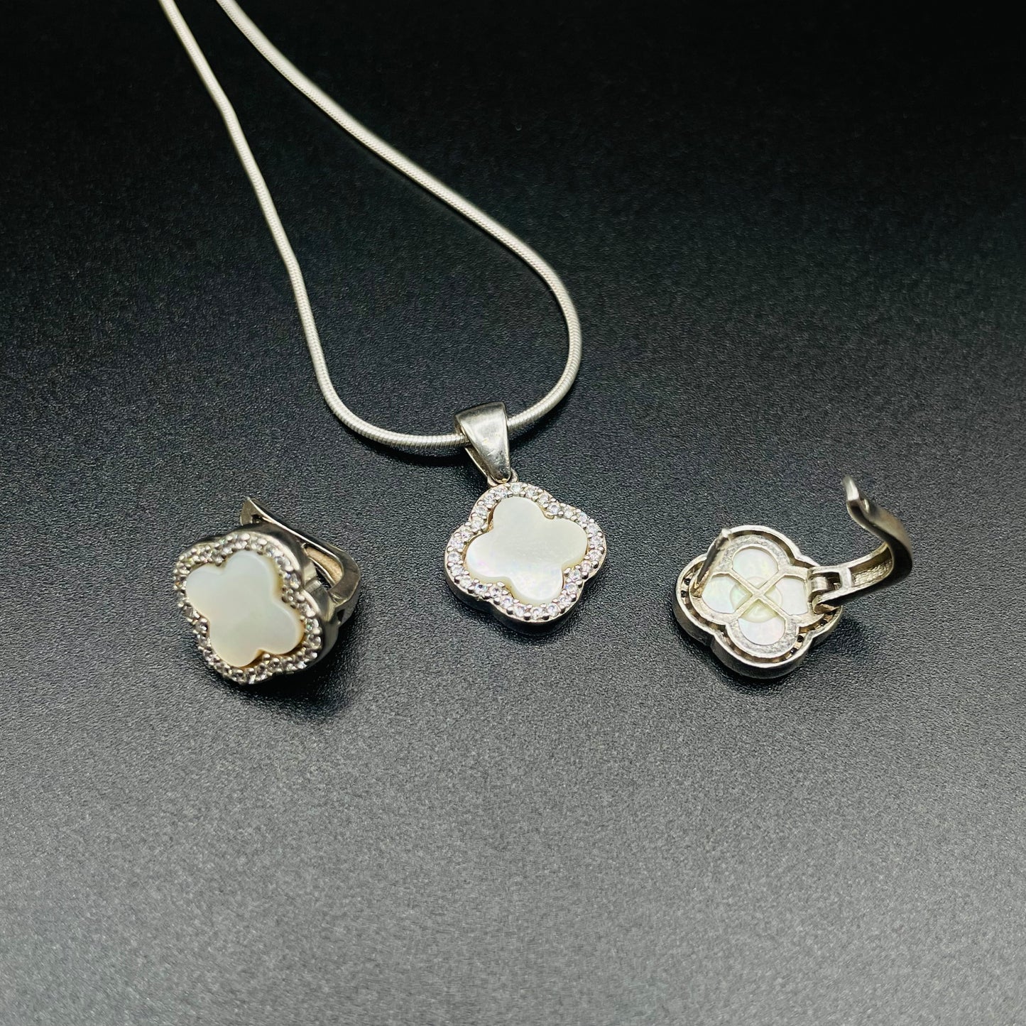 Clover Pendant Set