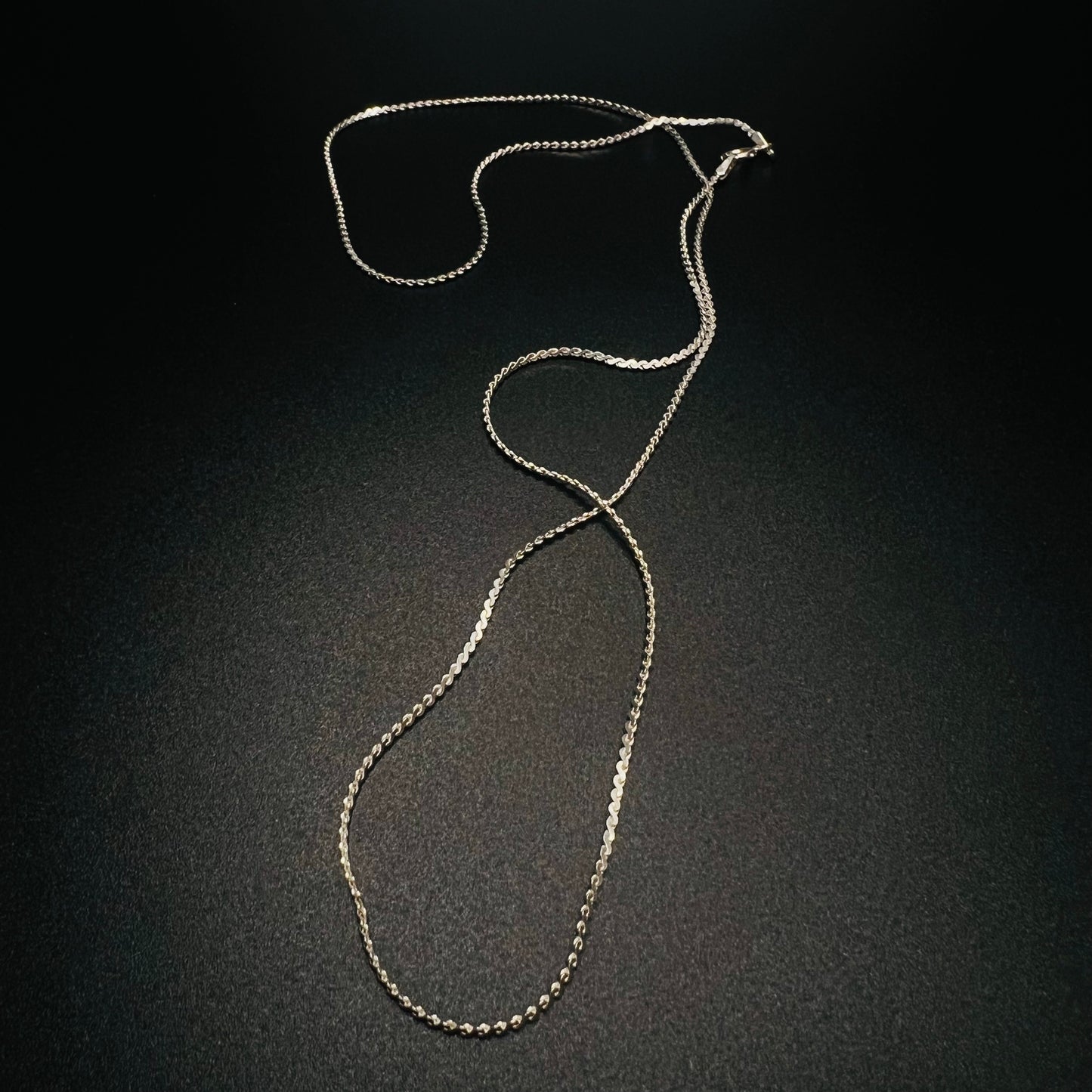 Single Twisted Chain